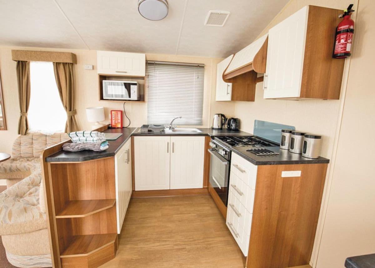 Fishguard Bay Resort Llanllawer Exterior foto