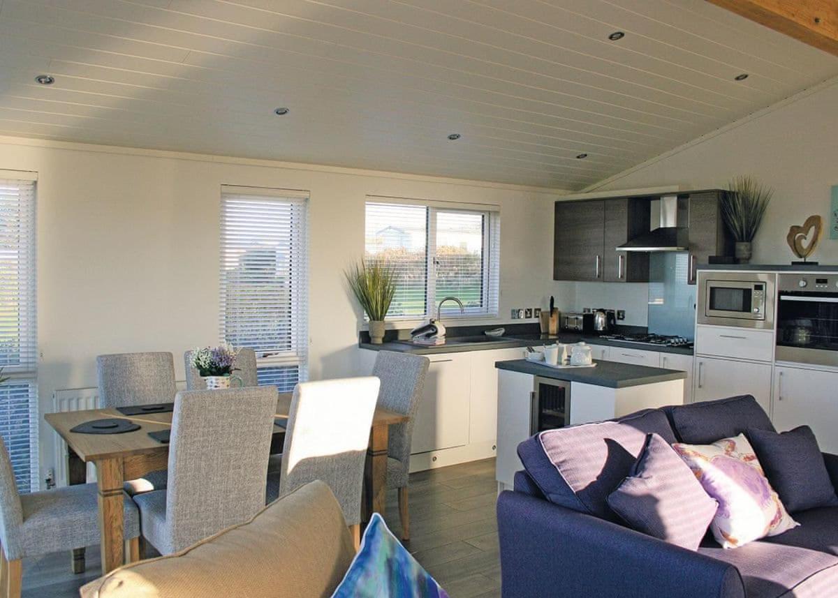 Fishguard Bay Resort Llanllawer Exterior foto